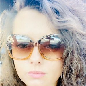 Meet your Posher, Aja